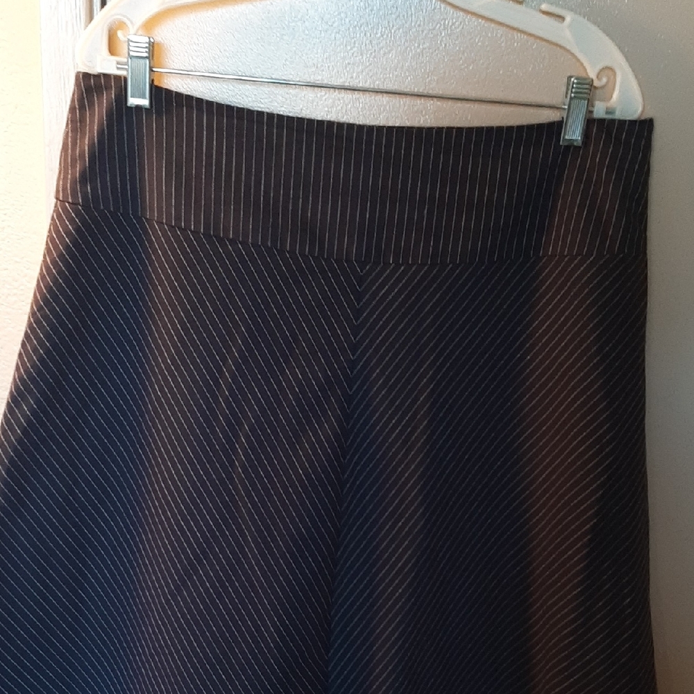 Betabrand Black and White Pinstripe, Career, Traveling Knee Leight Skort.